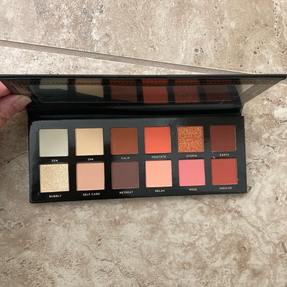 Ace Beaute Serenity Eyeshadow Palette